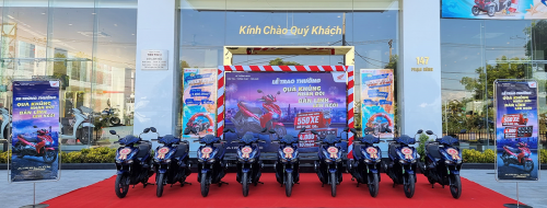 Tiến Thu Trao Xe Trúng Thưởng Chương Trình  "Quà Khủng Nhân Đôi, Bản Lĩnh Lên Ngôi"