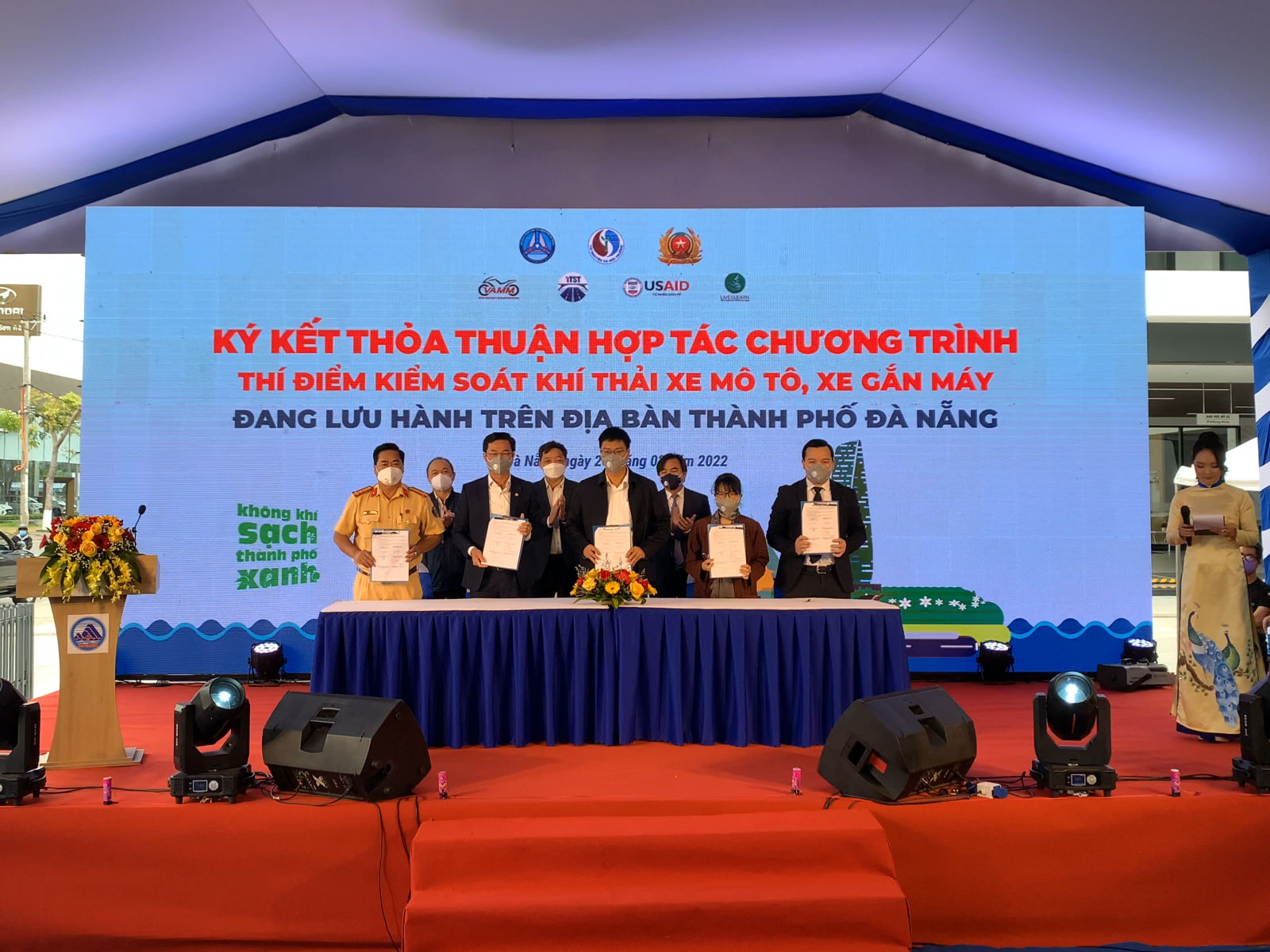Tiến Thu Phối Hợp Tổ Chức Thành Công Lễ Ký Kết Và Khởi Động Chương Trình "Thí Điểm Kiểm Soát Khí Thải Xe Mô Tô, Xe Gắn Máy Đang Lưu Hành Trên Địa Bàn Thành Phố Đà Nẵng"