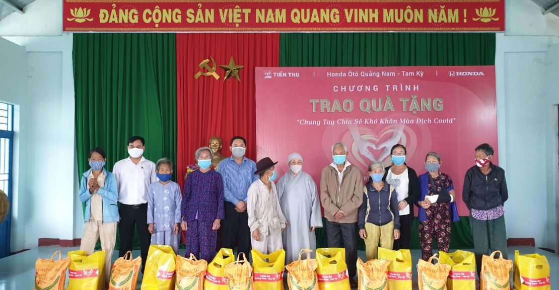 Chương Trình Trao Quà: Chung Tay Chia Sẻ Khó Khăn Mùa Dịch Covid 19