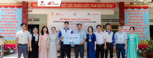 Tiến Thu Trao Tặng Xe Gắn Máy Điện ICON e: Và Đào Tạo Kỹ Năng Lái Xe Gắn Máy An Toàn Đến Các Trường THPT Trên Địa Bàn Đà Nẵng